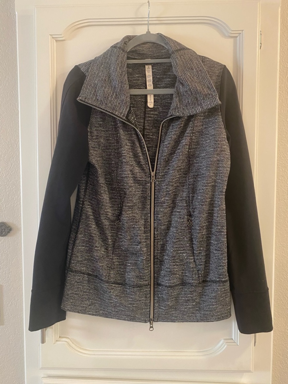 Lululemon athletica Heather Gray Zip Jacket with Black Sleeves in size 8